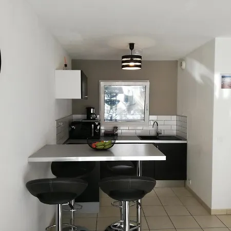 2p Et Parking Prive A 50m Des Plages. Apartment