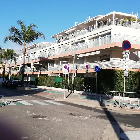 2p Et Parking Prive A 50m Des Plages. Apartment